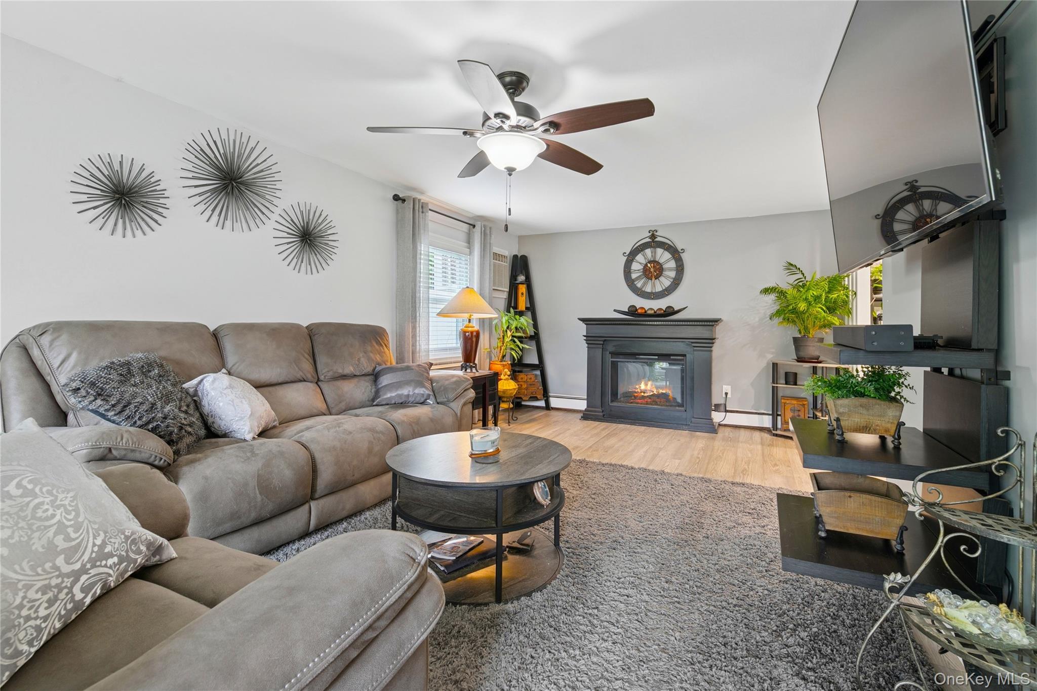 Single Family Straw  Suffolk County, NY 11749, MLS-928145-6