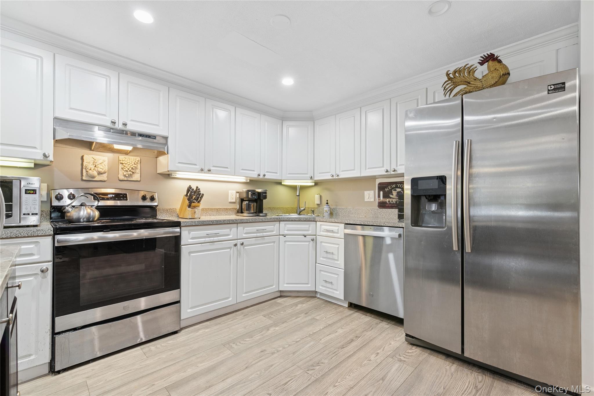 Single Family Straw  Suffolk County, NY 11749, MLS-928145-7