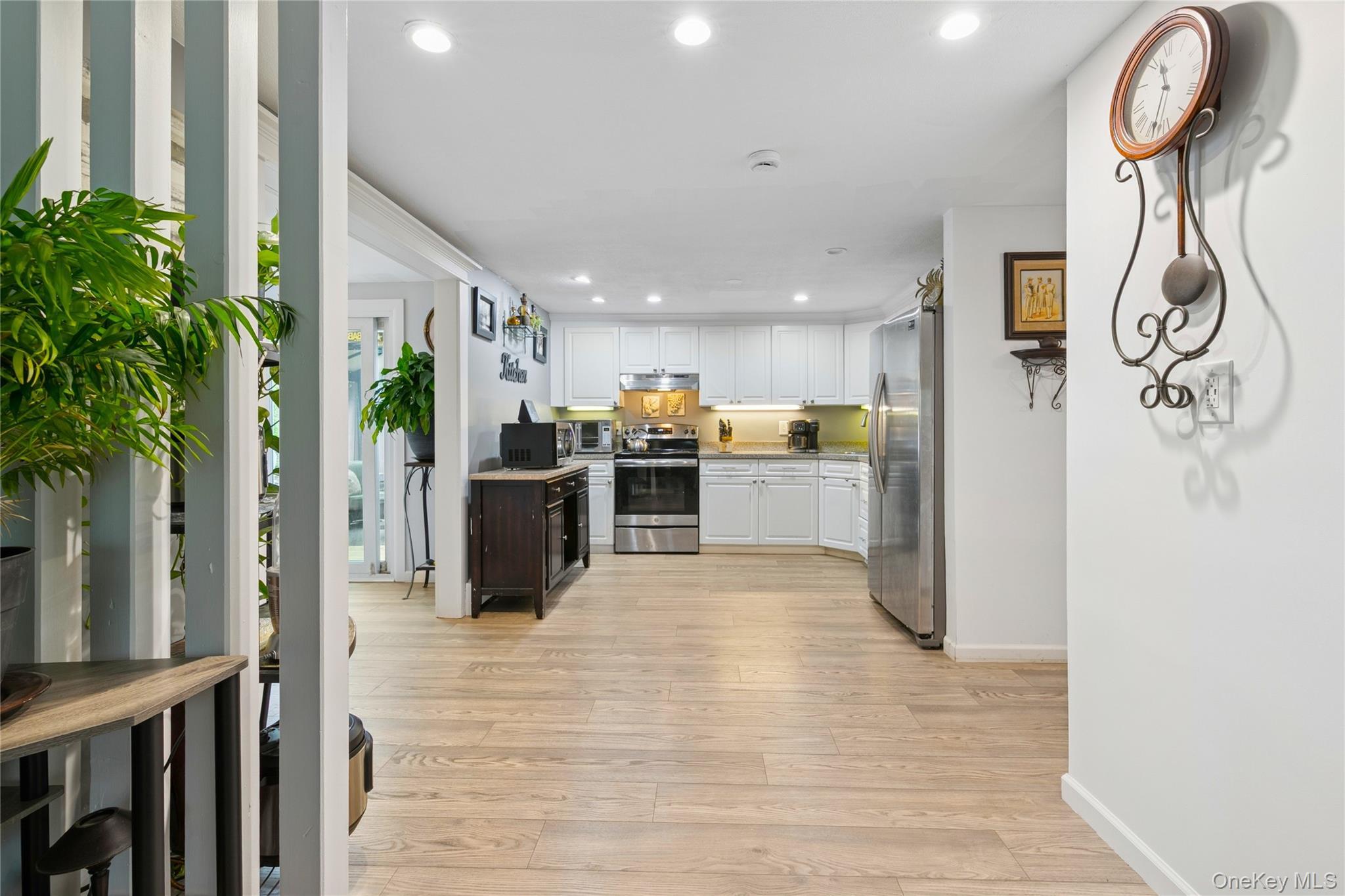 Single Family Straw  Suffolk County, NY 11749, MLS-928145-8