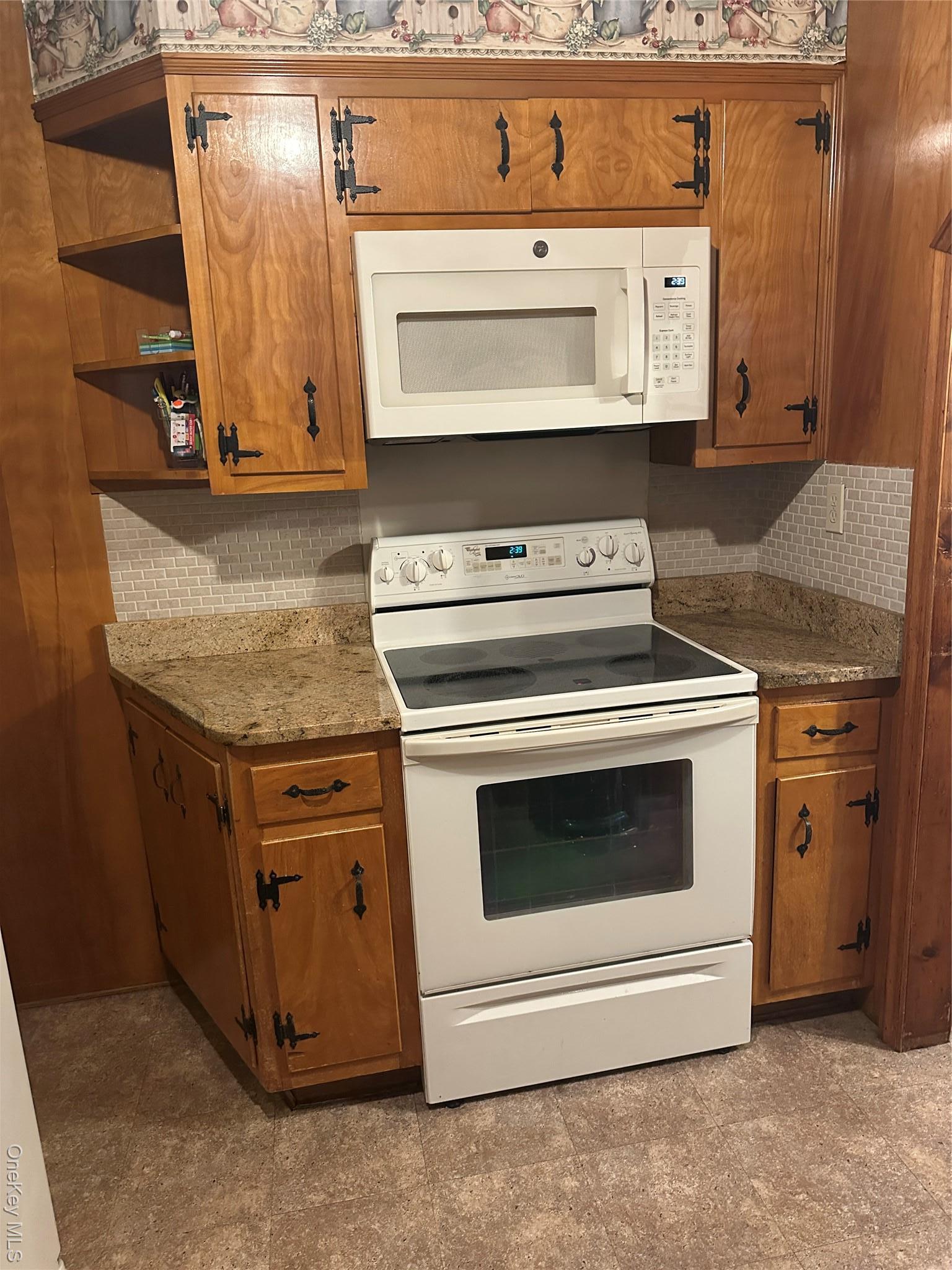 Single Family Lenox  Nassau County, NY 11553, MLS-928164-16