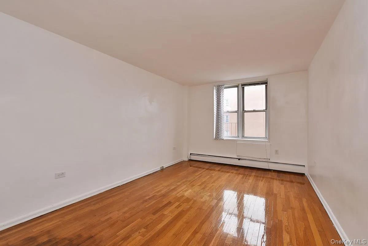 Apartment Parsons  Queens, NY 11354, MLS-928165-6