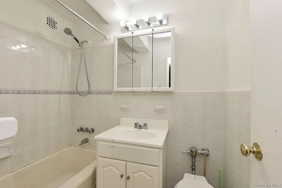 Apartment Parsons  Queens, NY 11354, MLS-928165-7