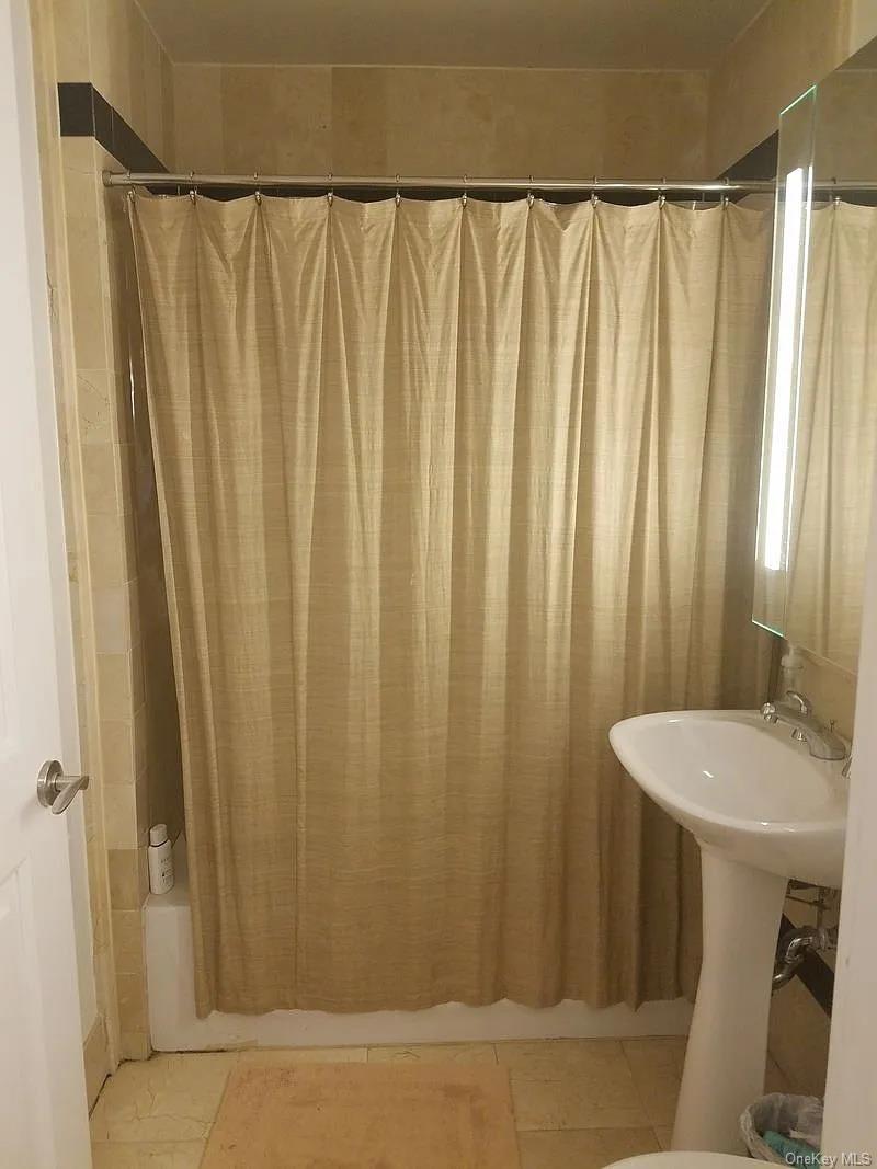 Apartment West  Manhattan, NY 10004, MLS-928168-13