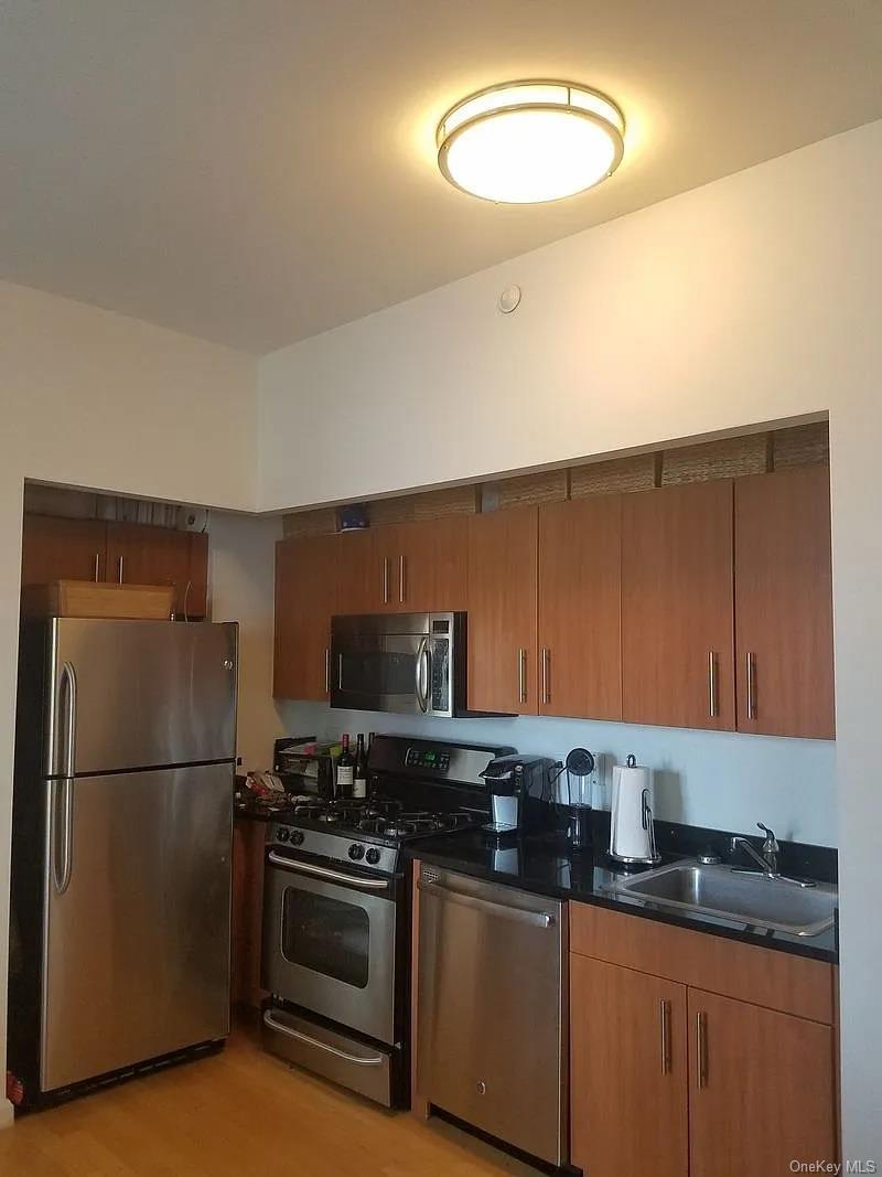 Apartment West  Manhattan, NY 10004, MLS-928168-3