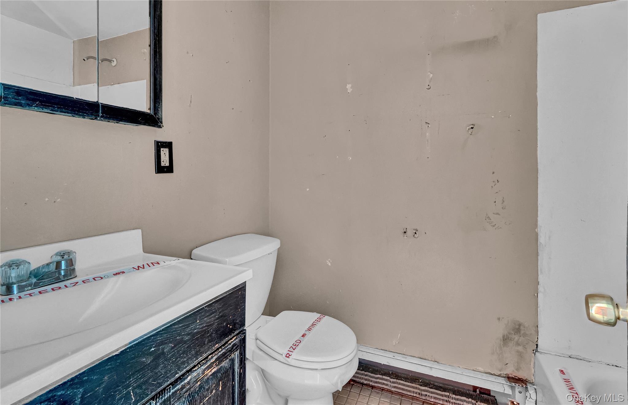 Single Family 30th Suffolk County, NY 11726, MLS-928217-13