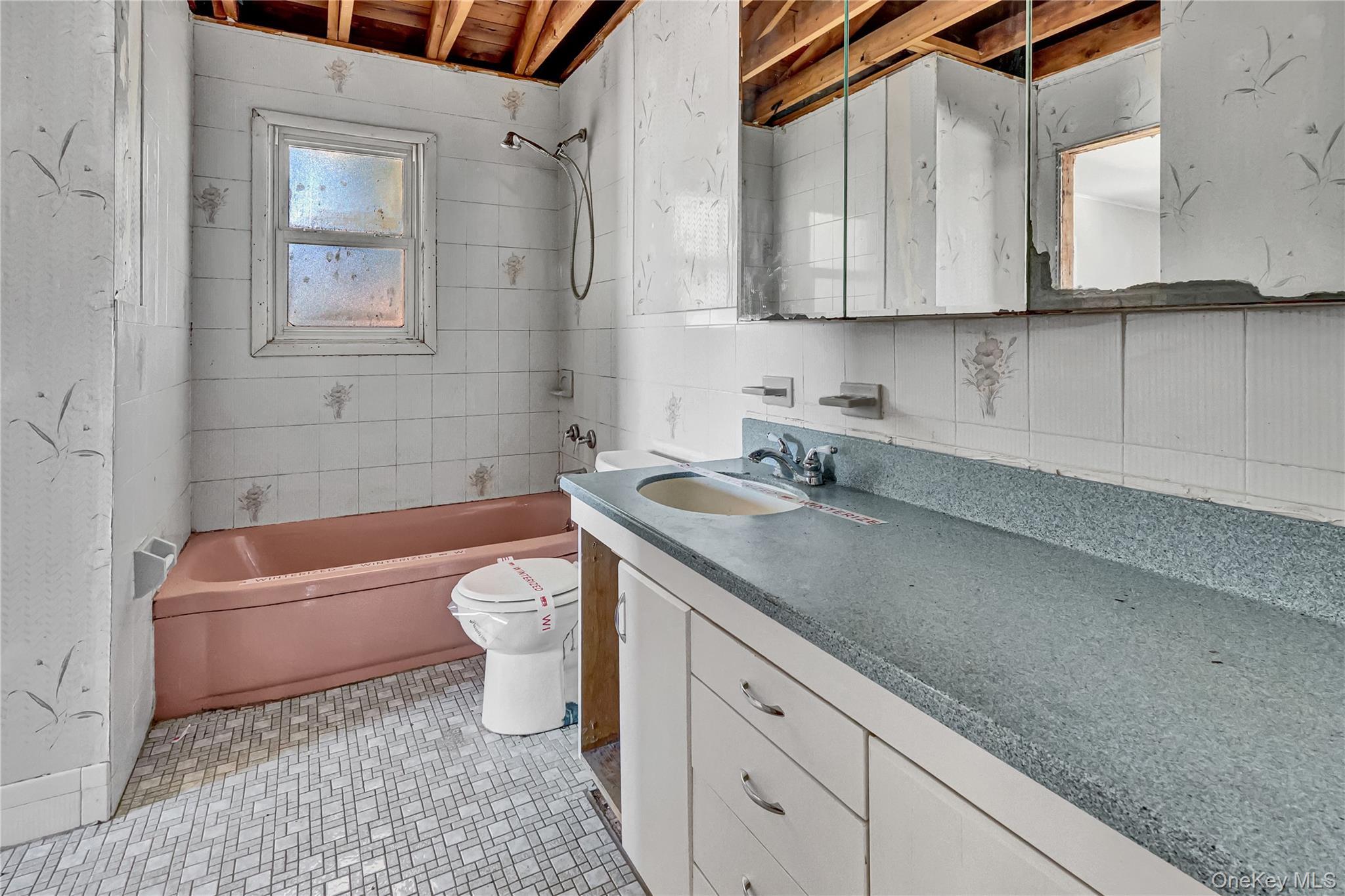 Single Family 30th Suffolk County, NY 11726, MLS-928217-16