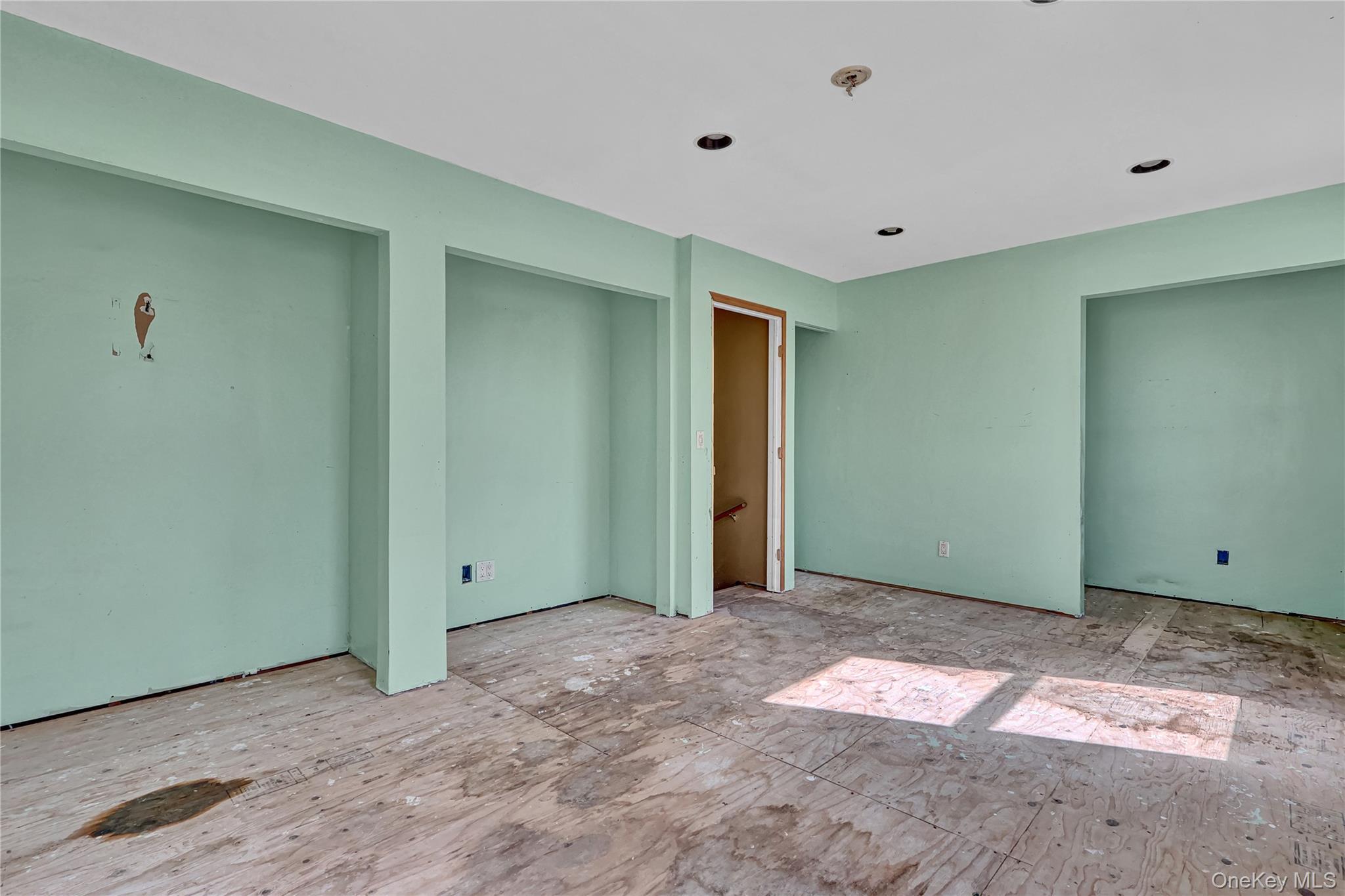 Single Family 30th Suffolk County, NY 11726, MLS-928217-20