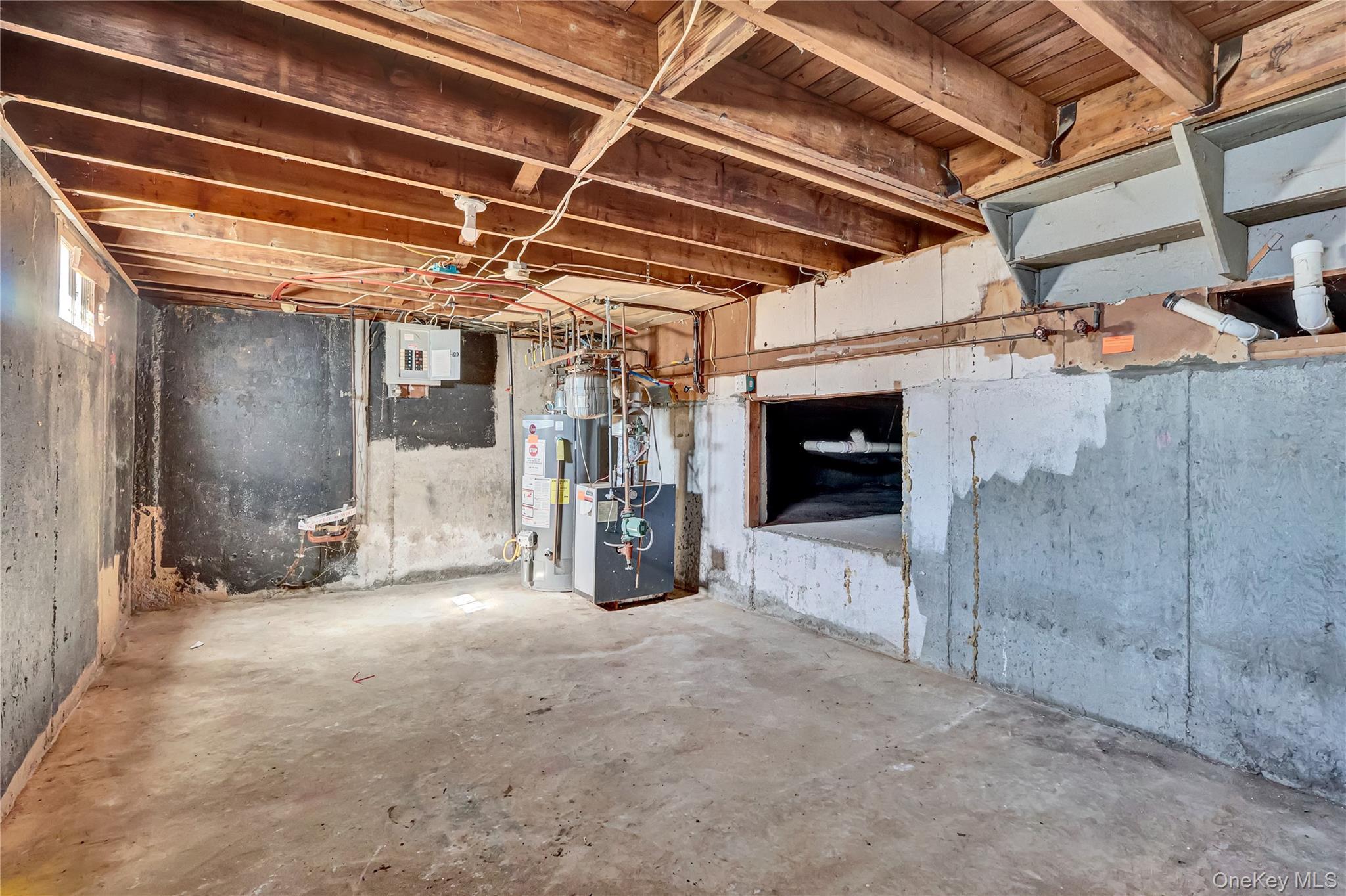 Single Family 30th Suffolk County, NY 11726, MLS-928217-21