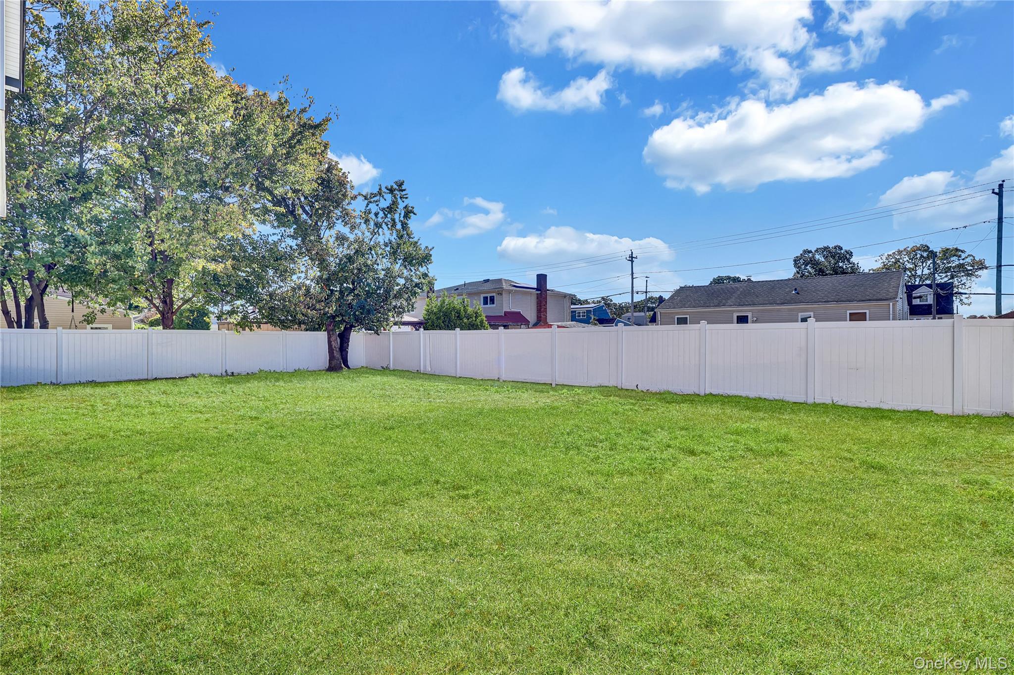 Single Family 30th Suffolk County, NY 11726, MLS-928217-22