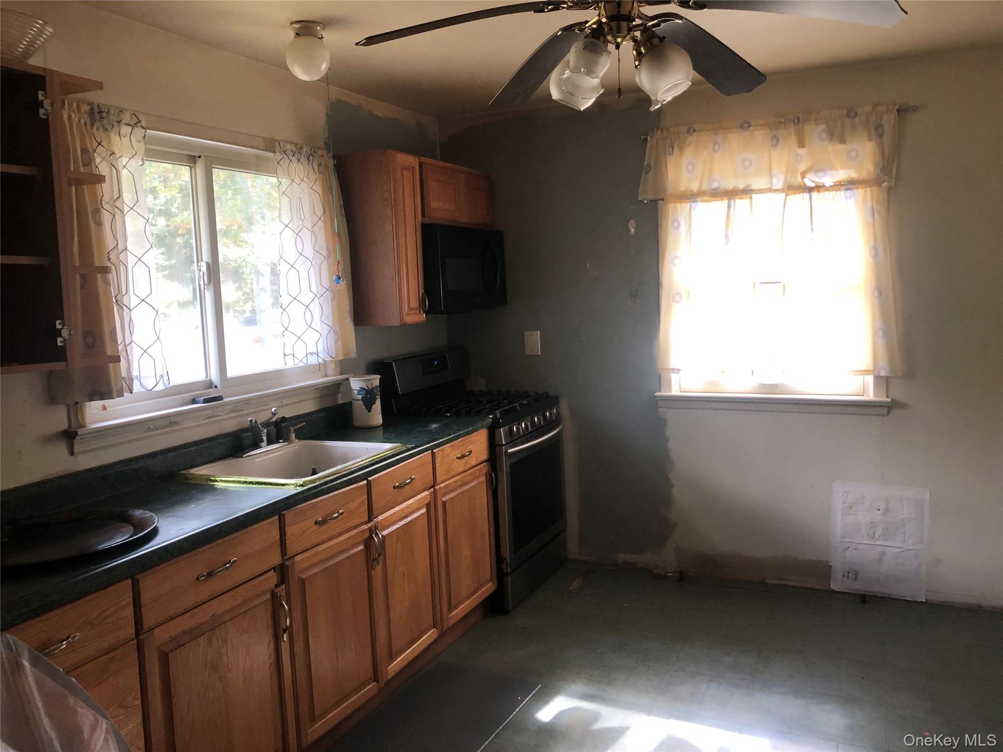 Single Family Hazelwood  Suffolk County, NY 11978, MLS-928241-2