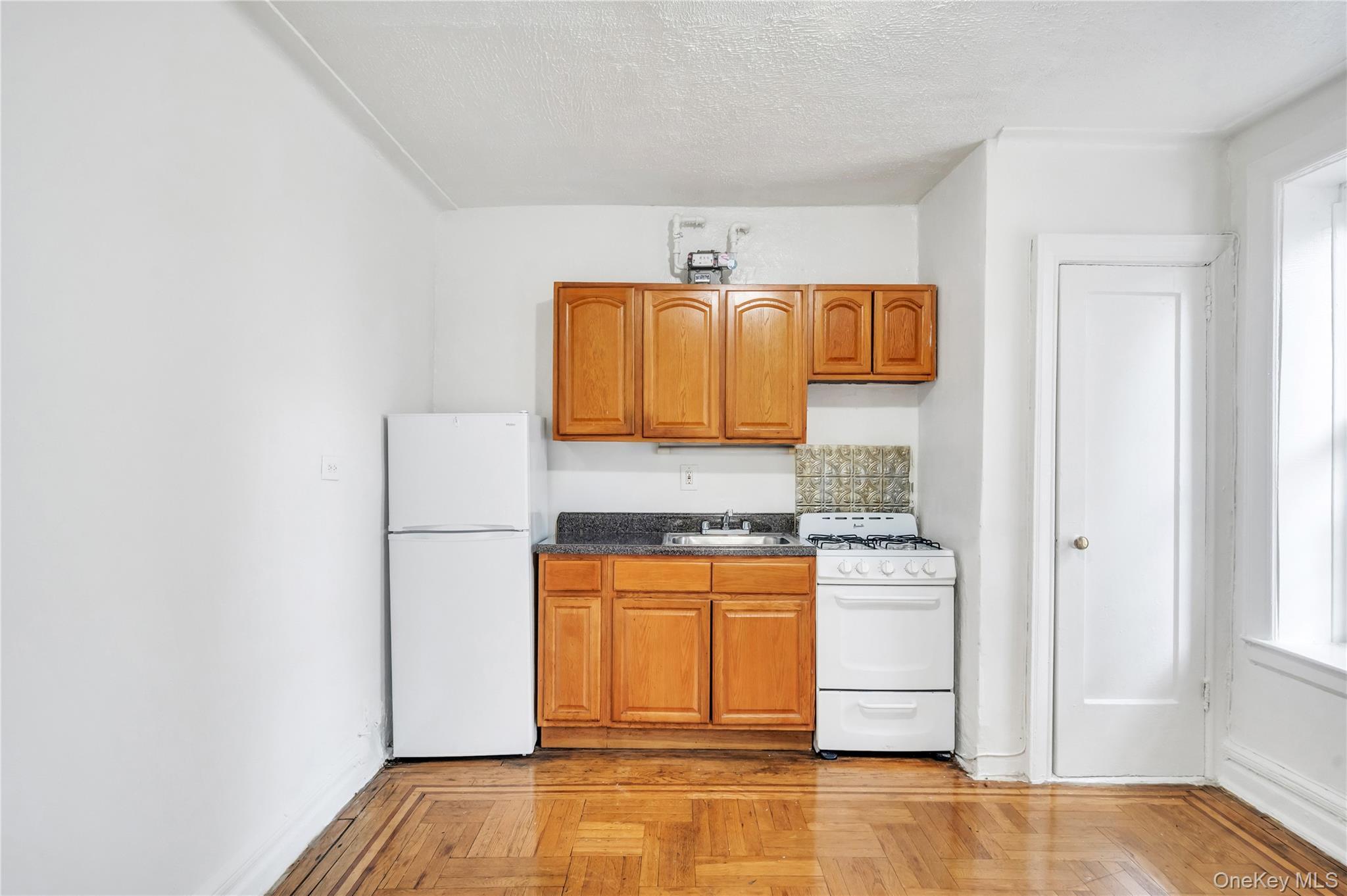 Single Family Hull Bronx, NY 10467, MLS-928243-16