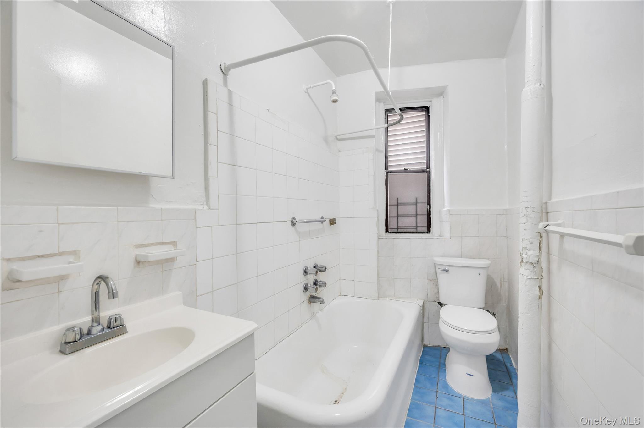 Single Family Hull Bronx, NY 10467, MLS-928243-19