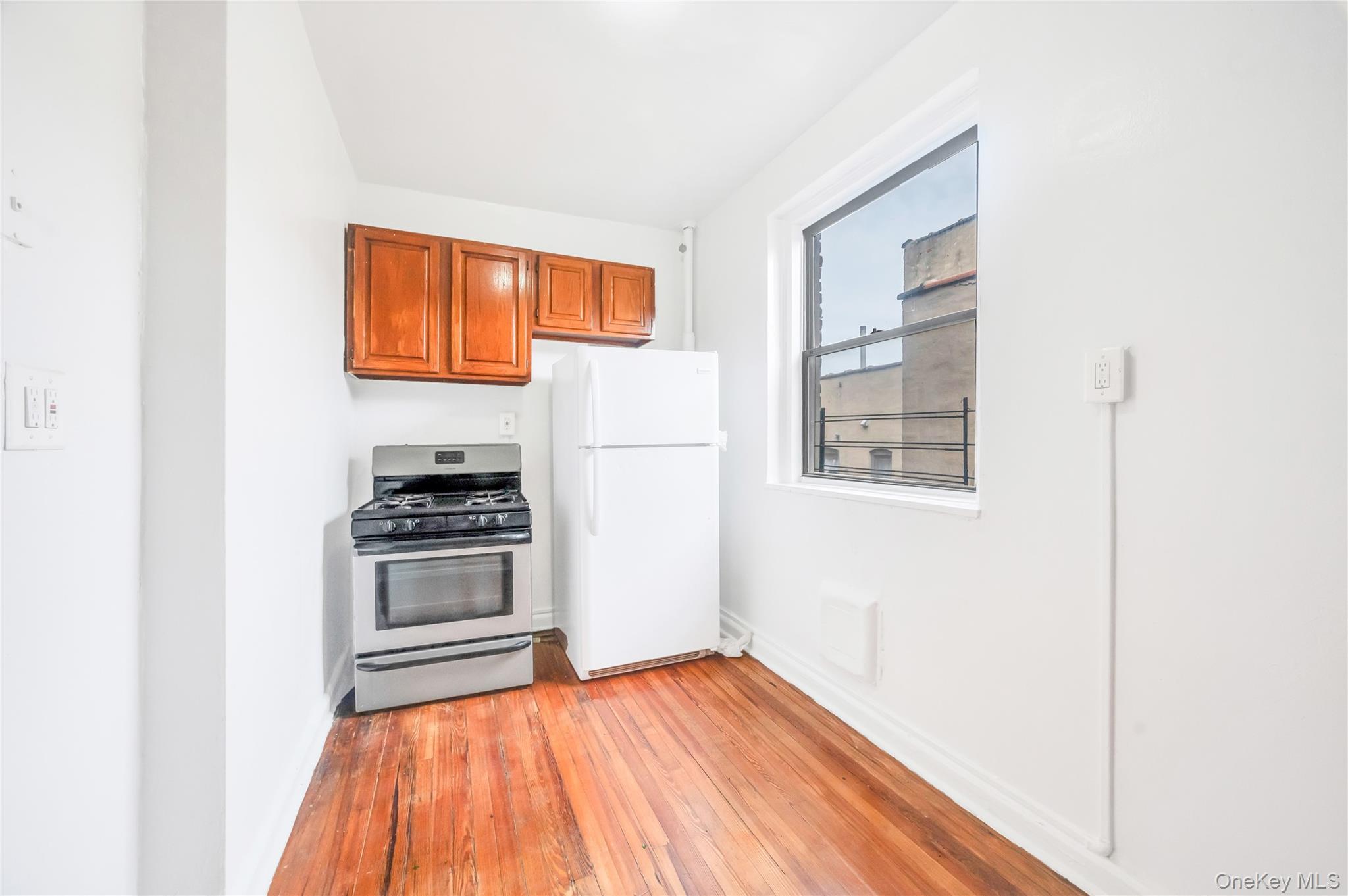 Single Family Hull Bronx, NY 10467, MLS-928243-21