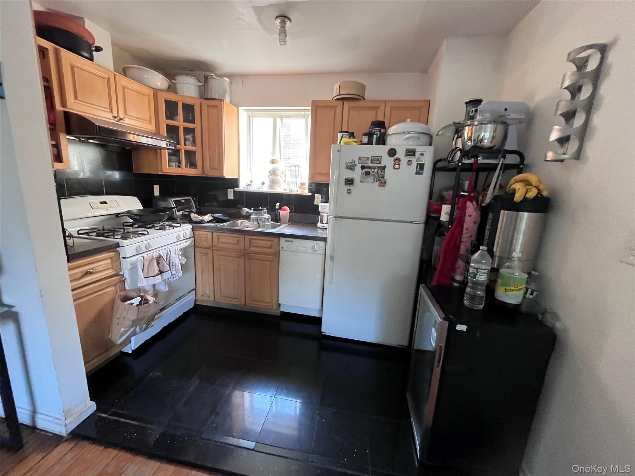 Single Family 46th Ave Queens, NY 11368, MLS-928273-2