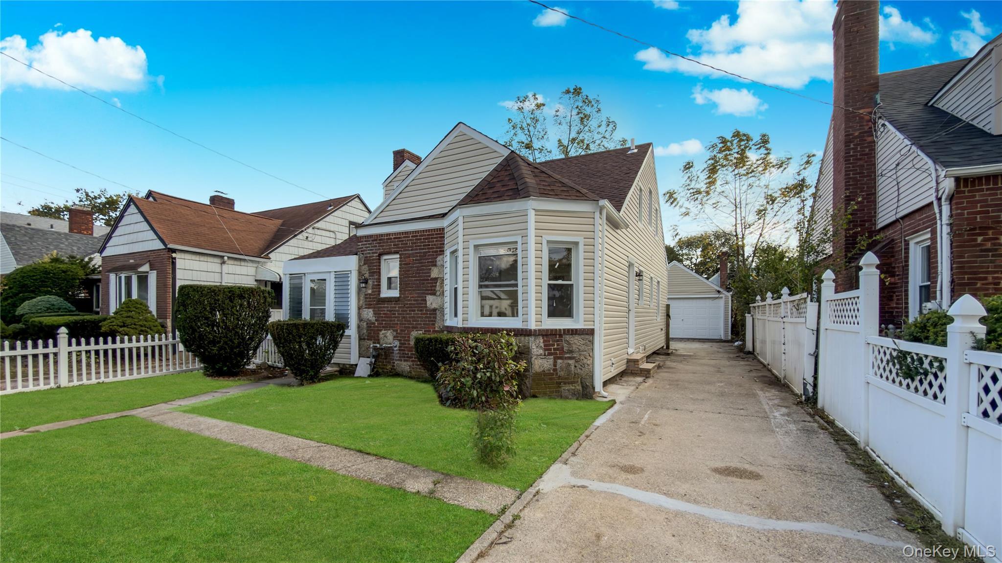 Single Family Windsor Nassau County, NY 11550, MLS-928282-11