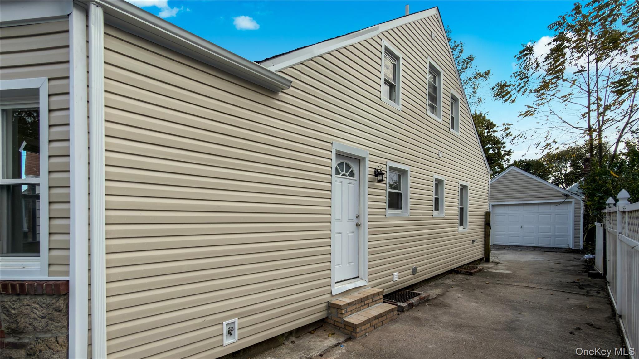 Single Family Windsor Nassau County, NY 11550, MLS-928282-12