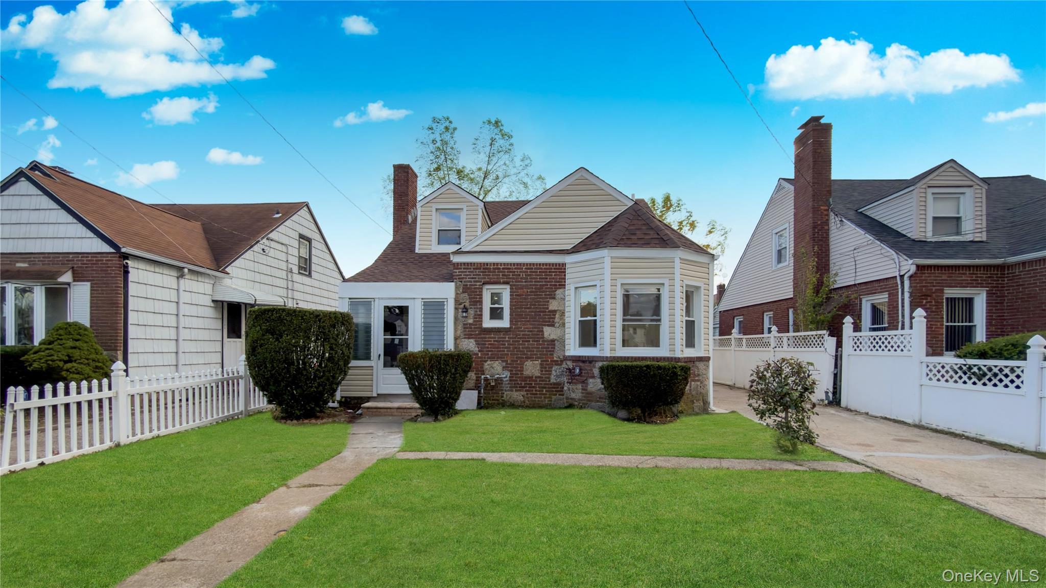 Single Family Windsor Nassau County, NY 11550, MLS-928282-13