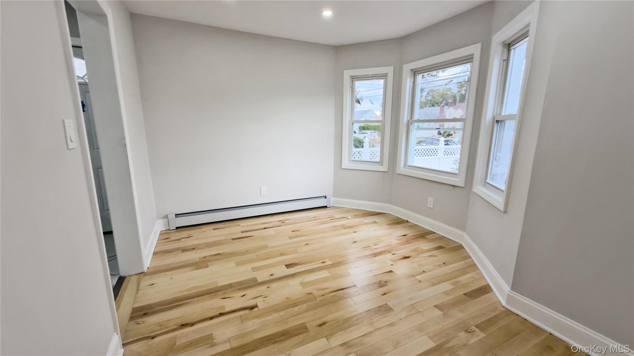 Single Family Windsor Nassau County, NY 11550, MLS-928282-32