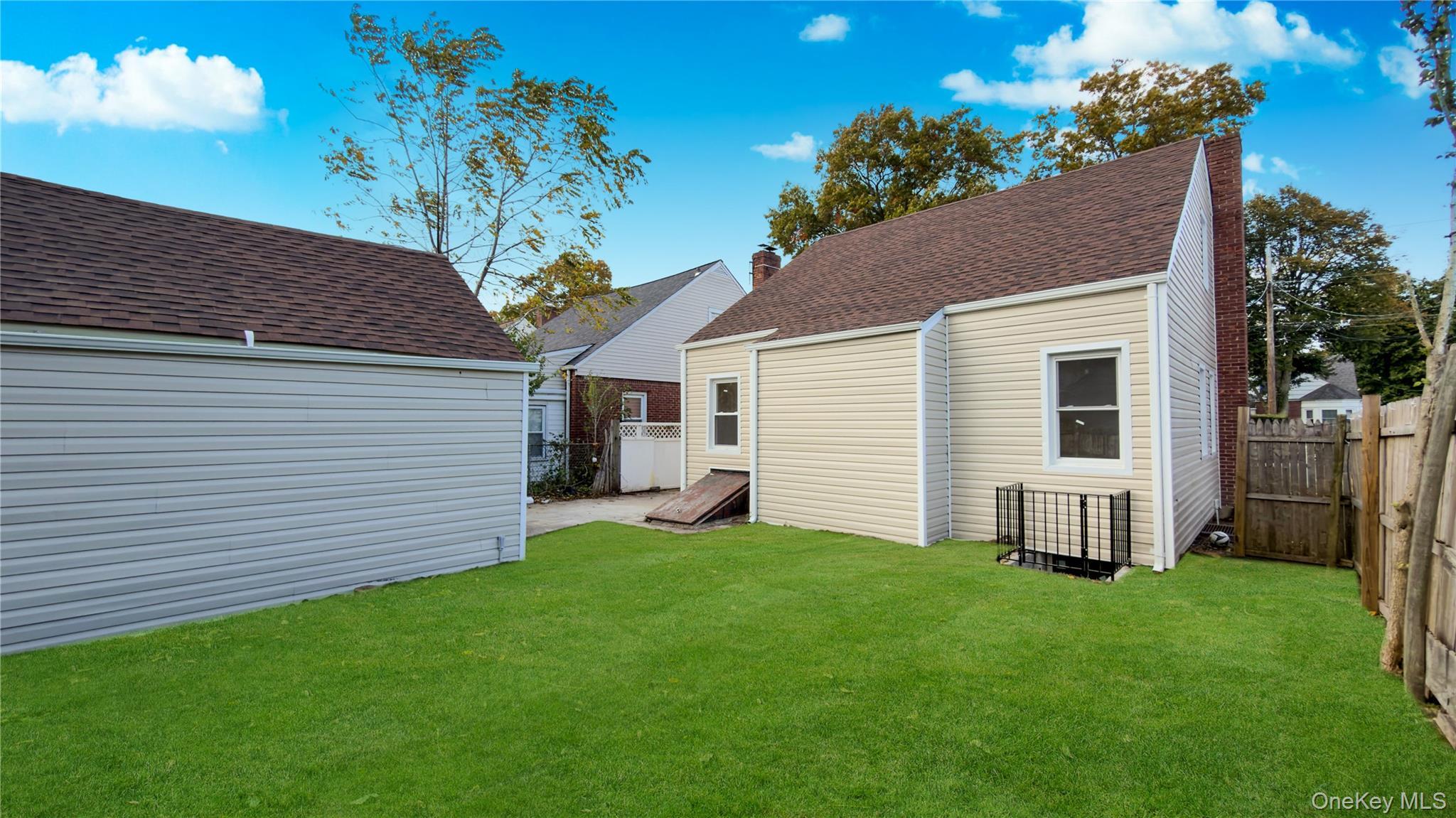 Single Family Windsor Nassau County, NY 11550, MLS-928282-44