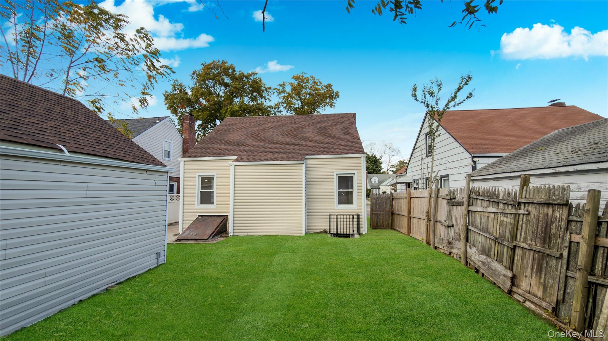 Single Family Windsor Nassau County, NY 11550, MLS-928282-45