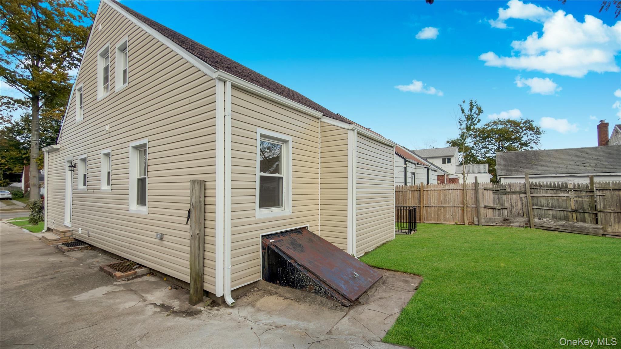 Single Family Windsor Nassau County, NY 11550, MLS-928282-46