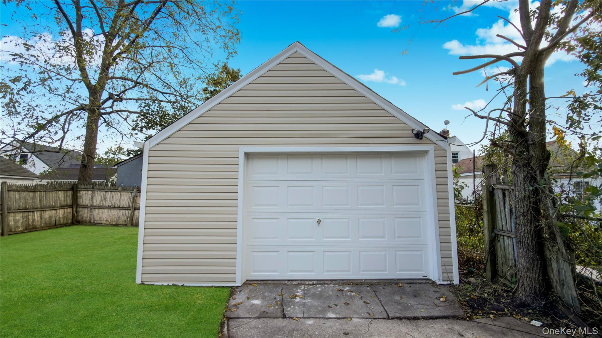 Single Family Windsor  Nassau County, NY 11550, MLS-928282-47