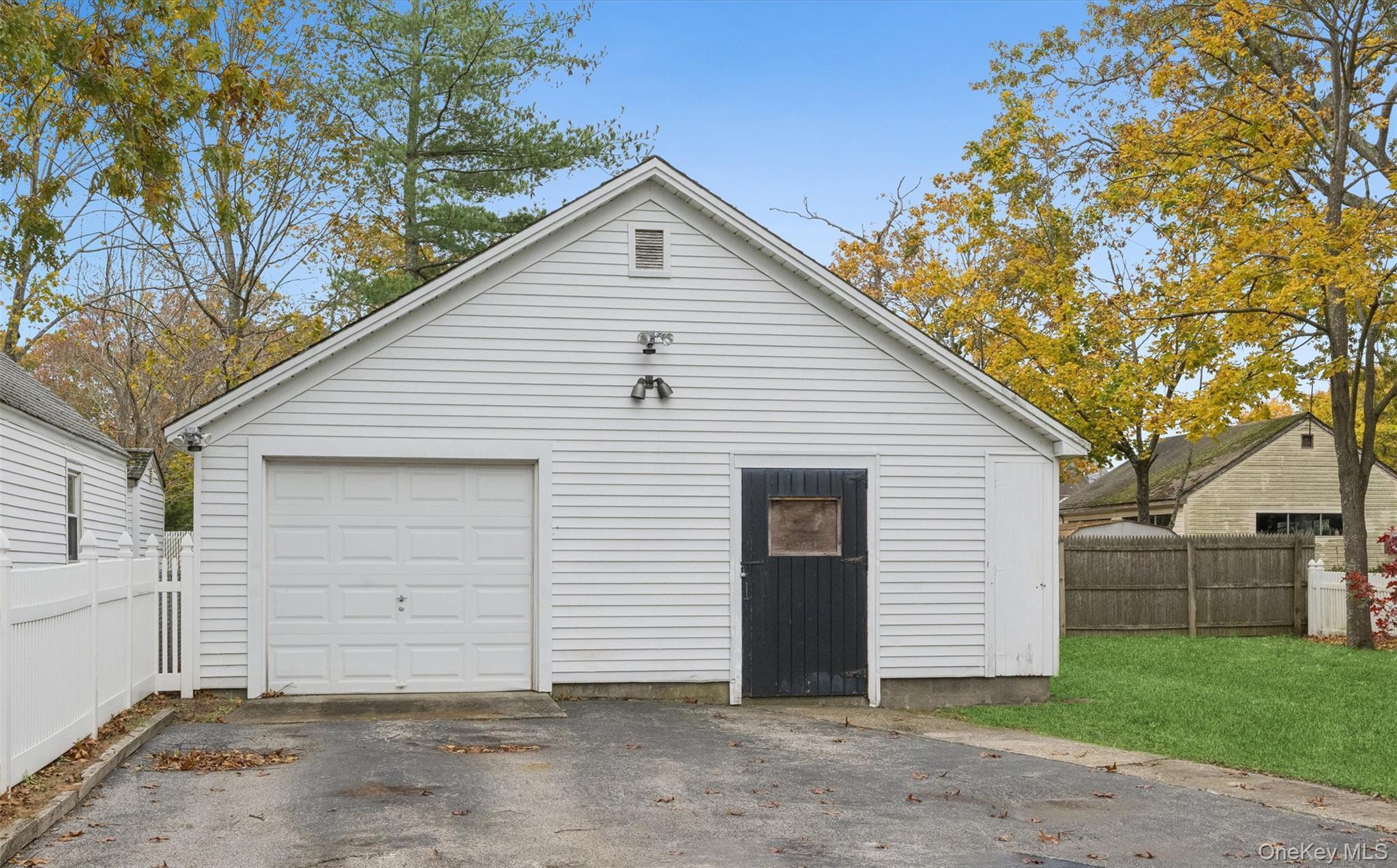 Single Family Woodhull  Suffolk County, NY 11901, MLS-928285-3