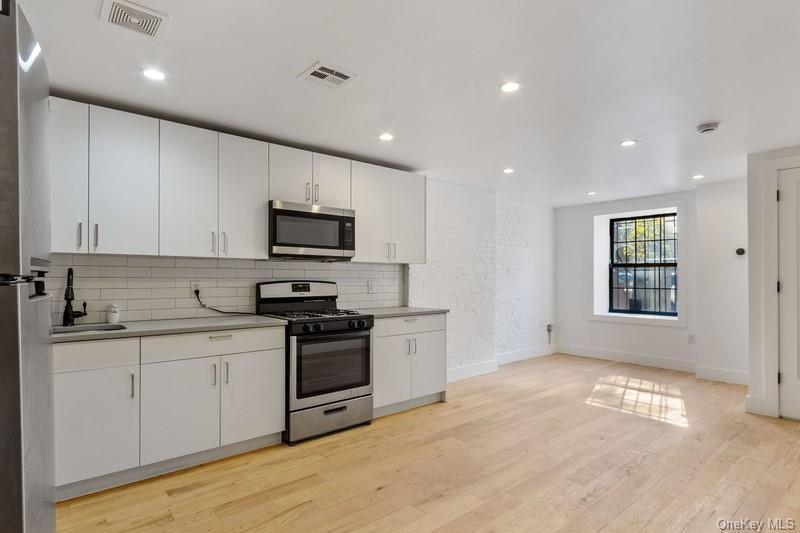 Single Family Monroe  Brooklyn, NY 11221, MLS-928286-10