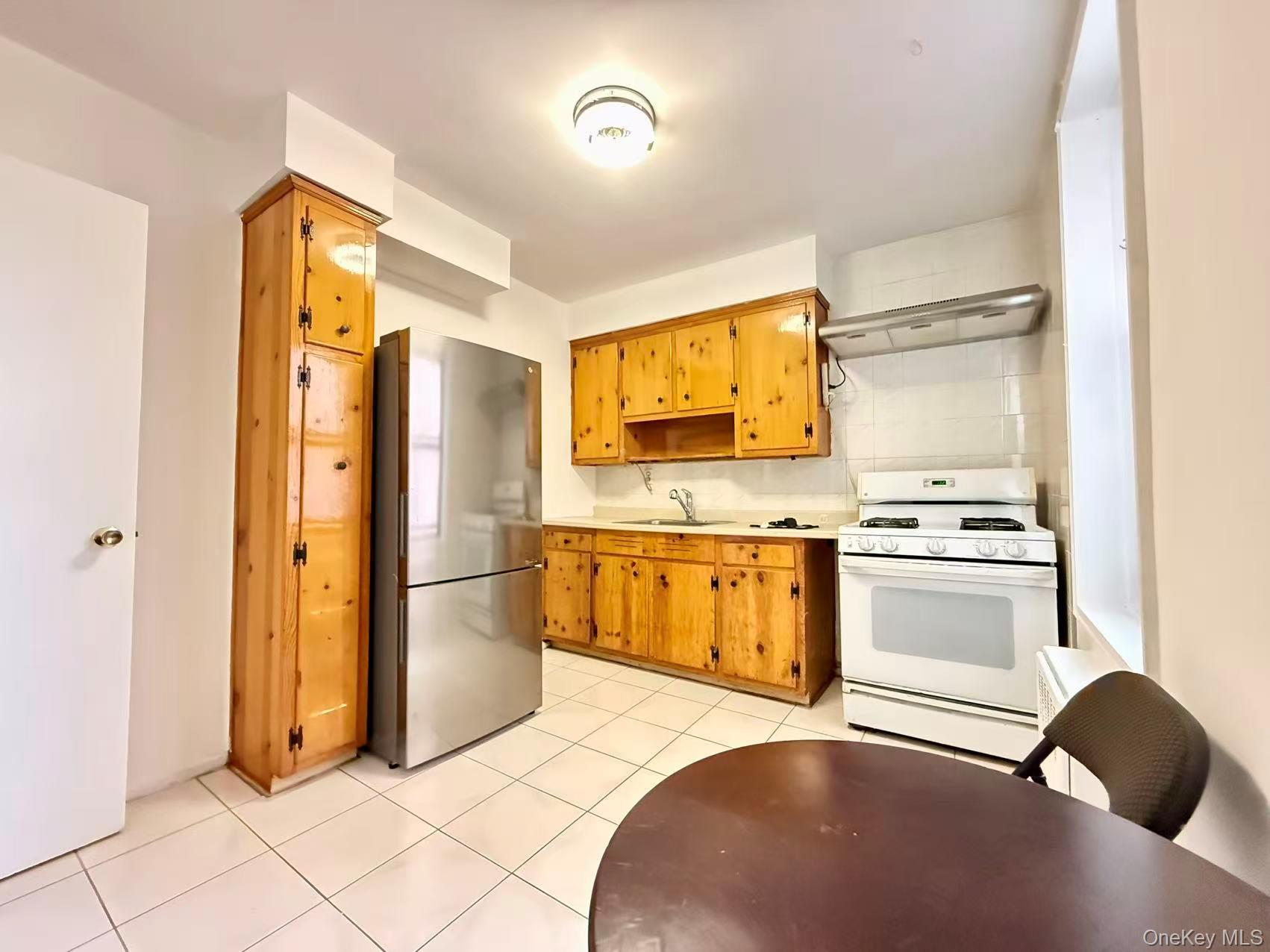 Coop 149  Queens, NY 11354, MLS-928306-2