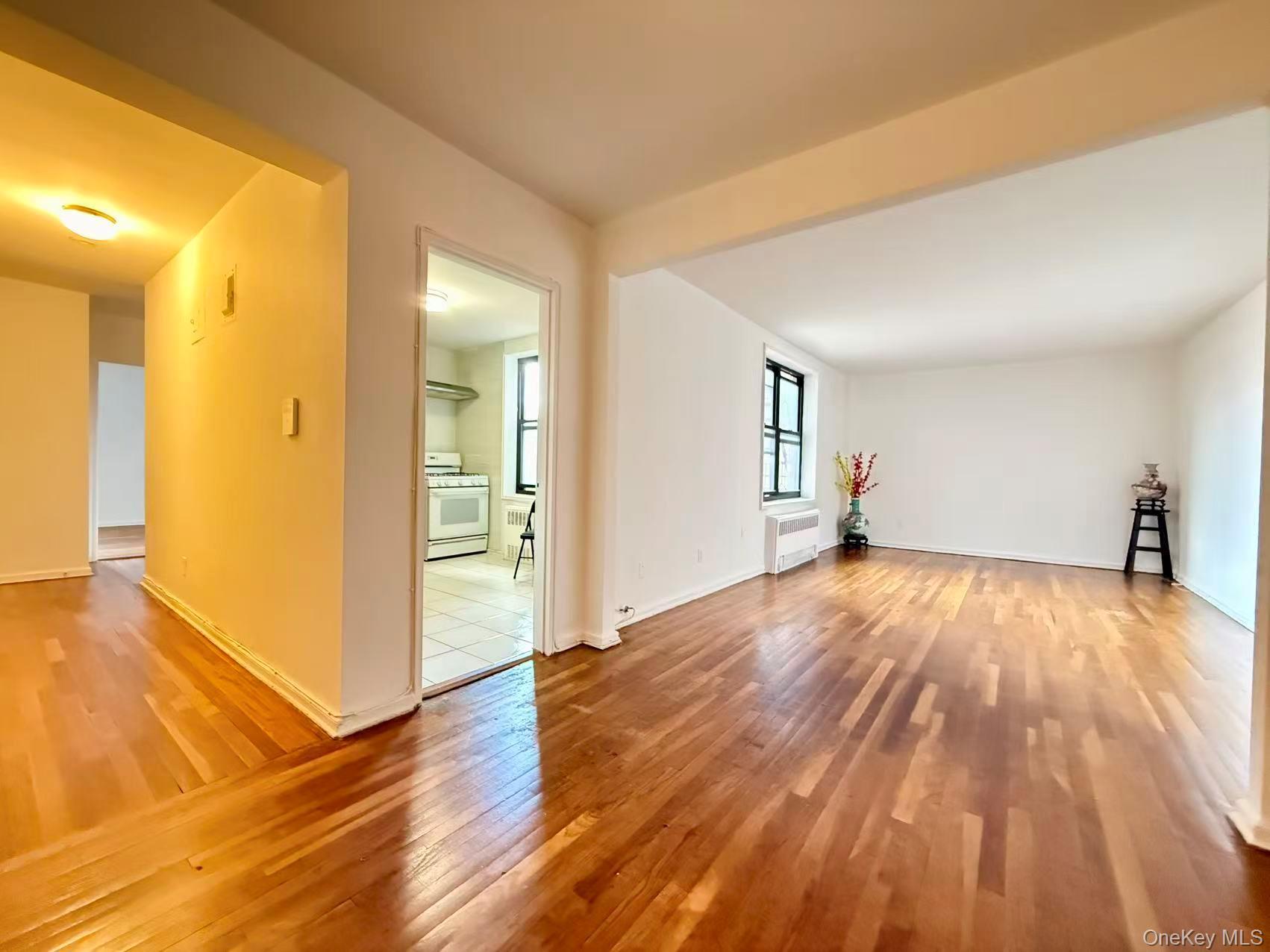 Coop 149  Queens, NY 11354, MLS-928306-5