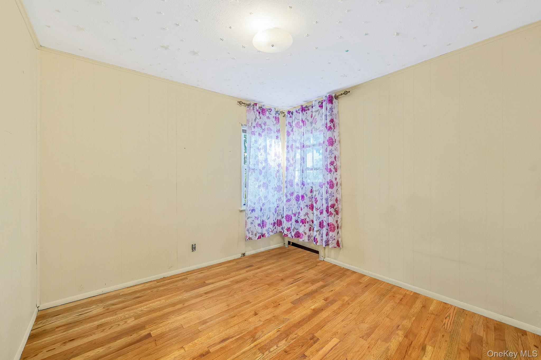 Single Family Jerusalem  Nassau County, NY 11554, MLS-928330-14