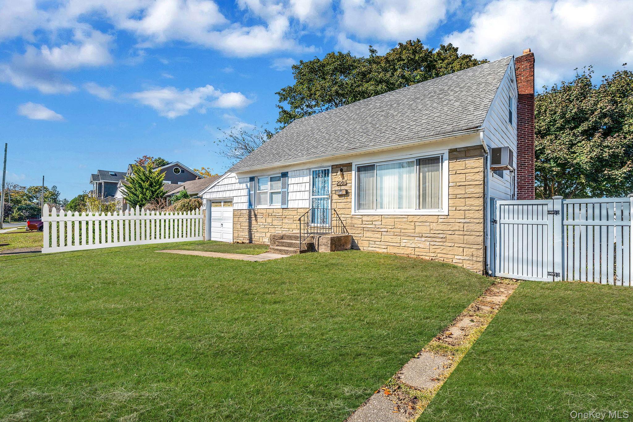 Single Family Jerusalem  Nassau County, NY 11554, MLS-928330-2