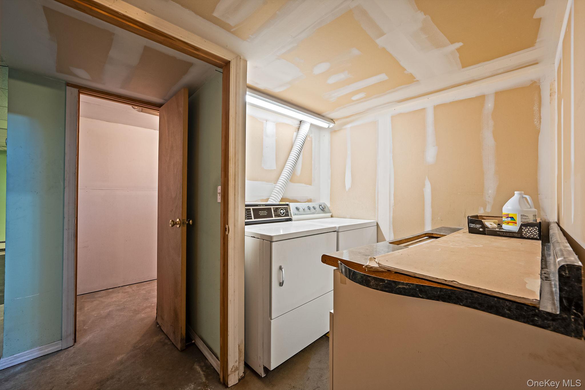 Single Family Jerusalem  Nassau County, NY 11554, MLS-928330-27