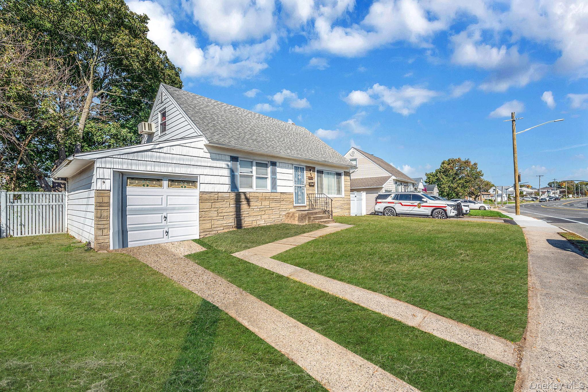 Single Family Jerusalem  Nassau County, NY 11554, MLS-928330-3