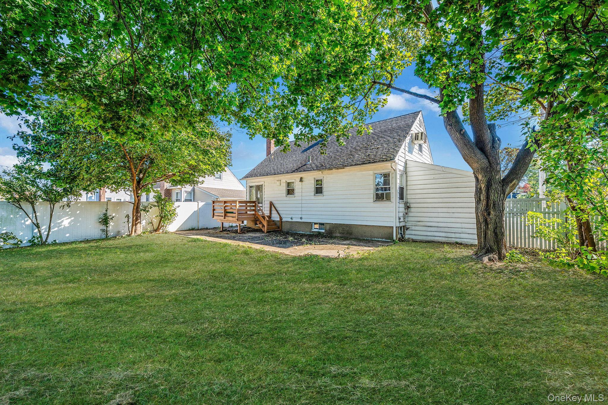 Single Family Jerusalem  Nassau County, NY 11554, MLS-928330-4