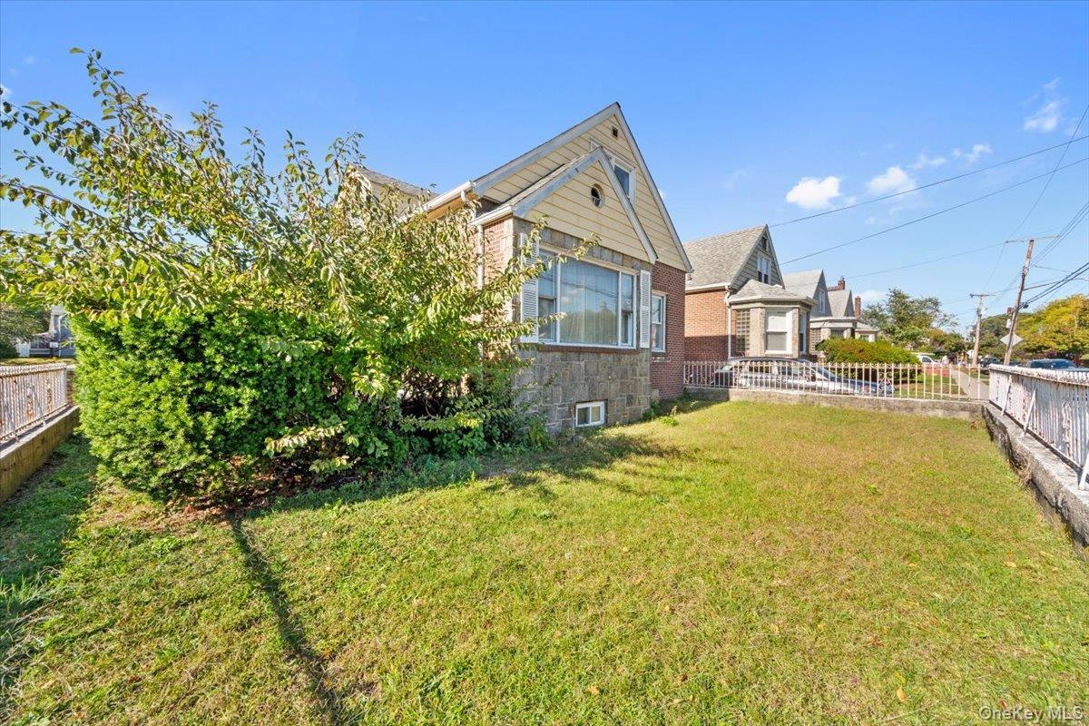 Single Family 138th  Queens, NY 11413, MLS-928346-22