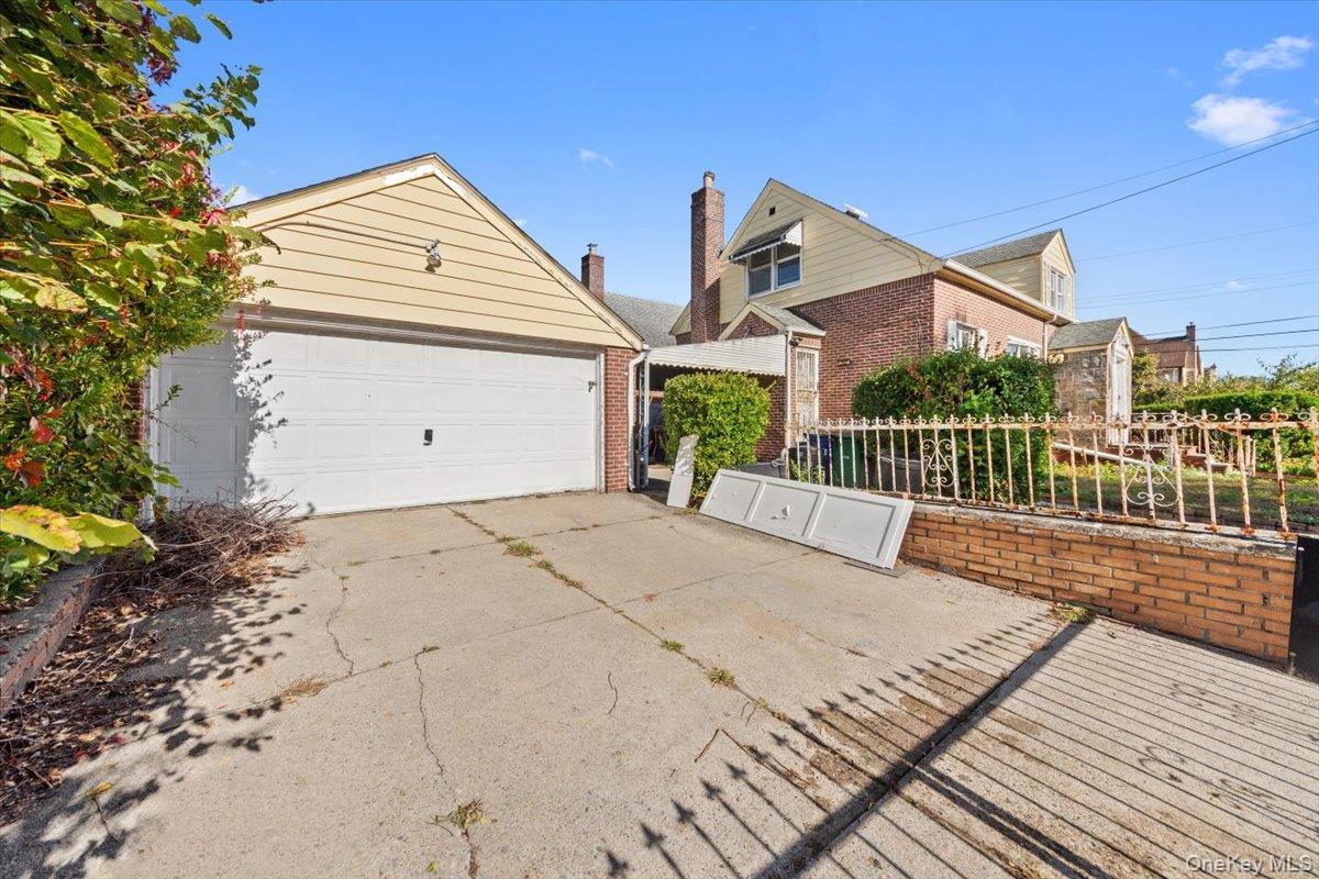 Single Family 138th  Queens, NY 11413, MLS-928346-25