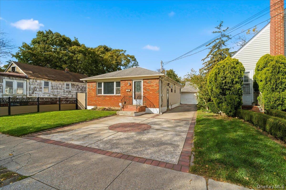 Single Family Brookside  Nassau County, NY 11553, MLS-928459-2