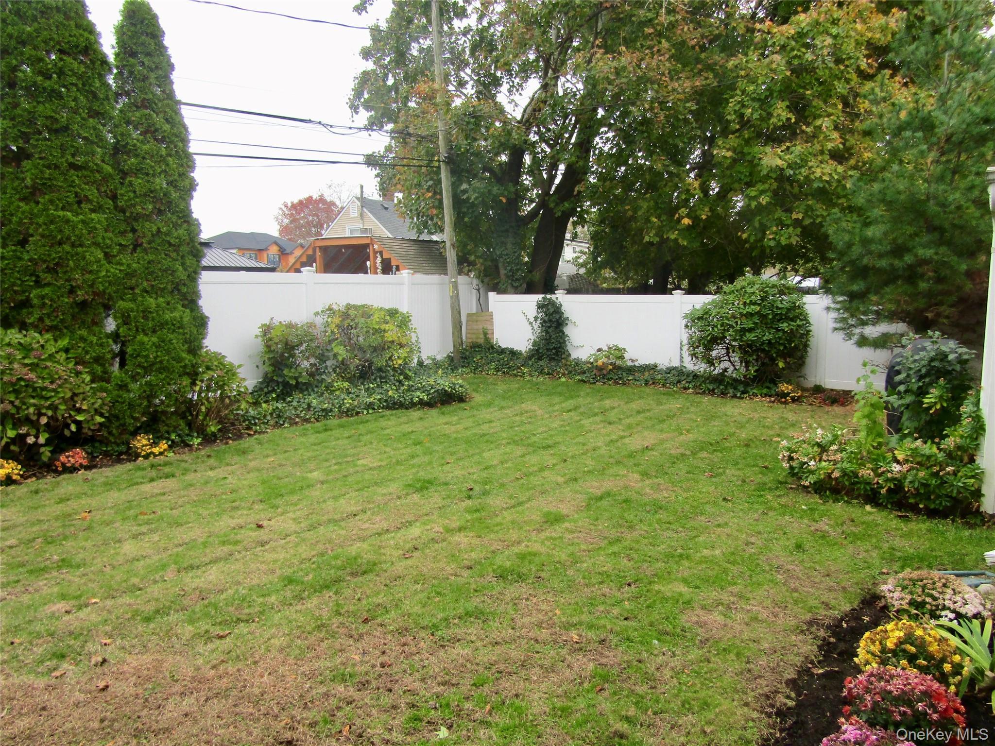 Single Family Pinetree  Nassau County, NY 11756, MLS-928488-23