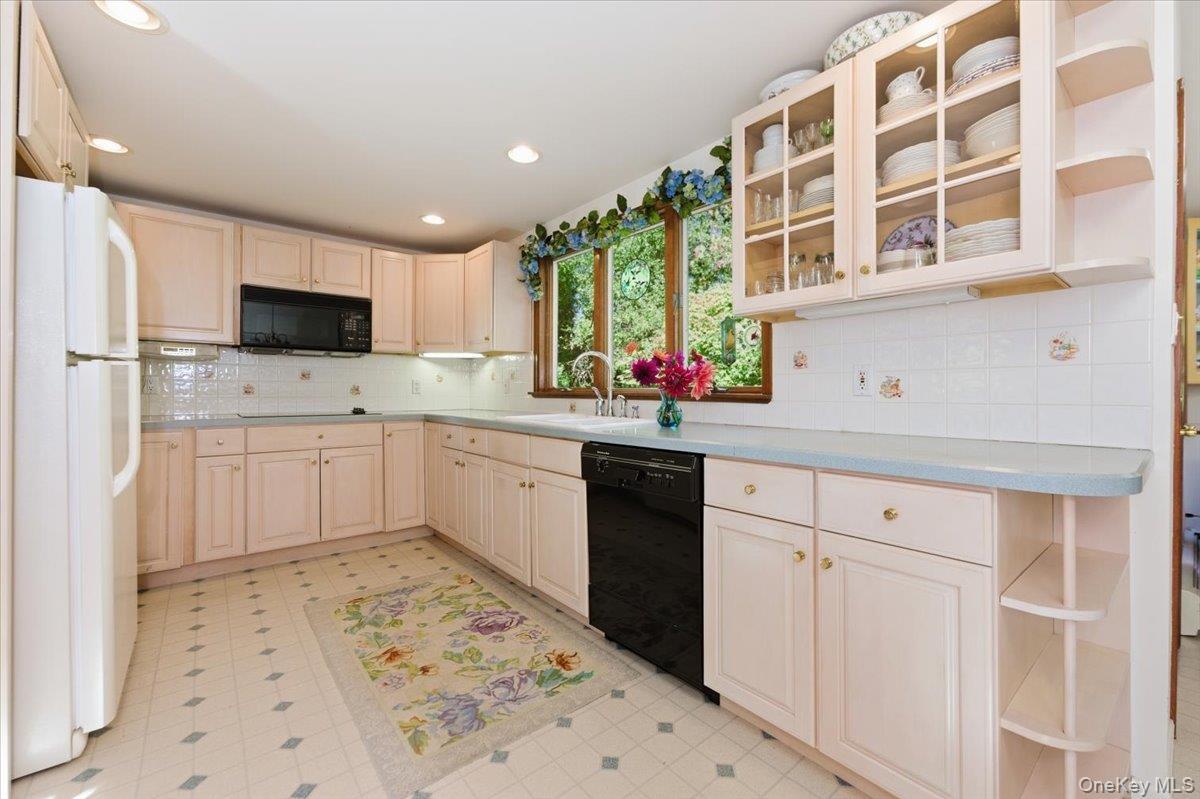 Single Family Cold Spring Hills Suffolk County, NY 11743, MLS-928509-13