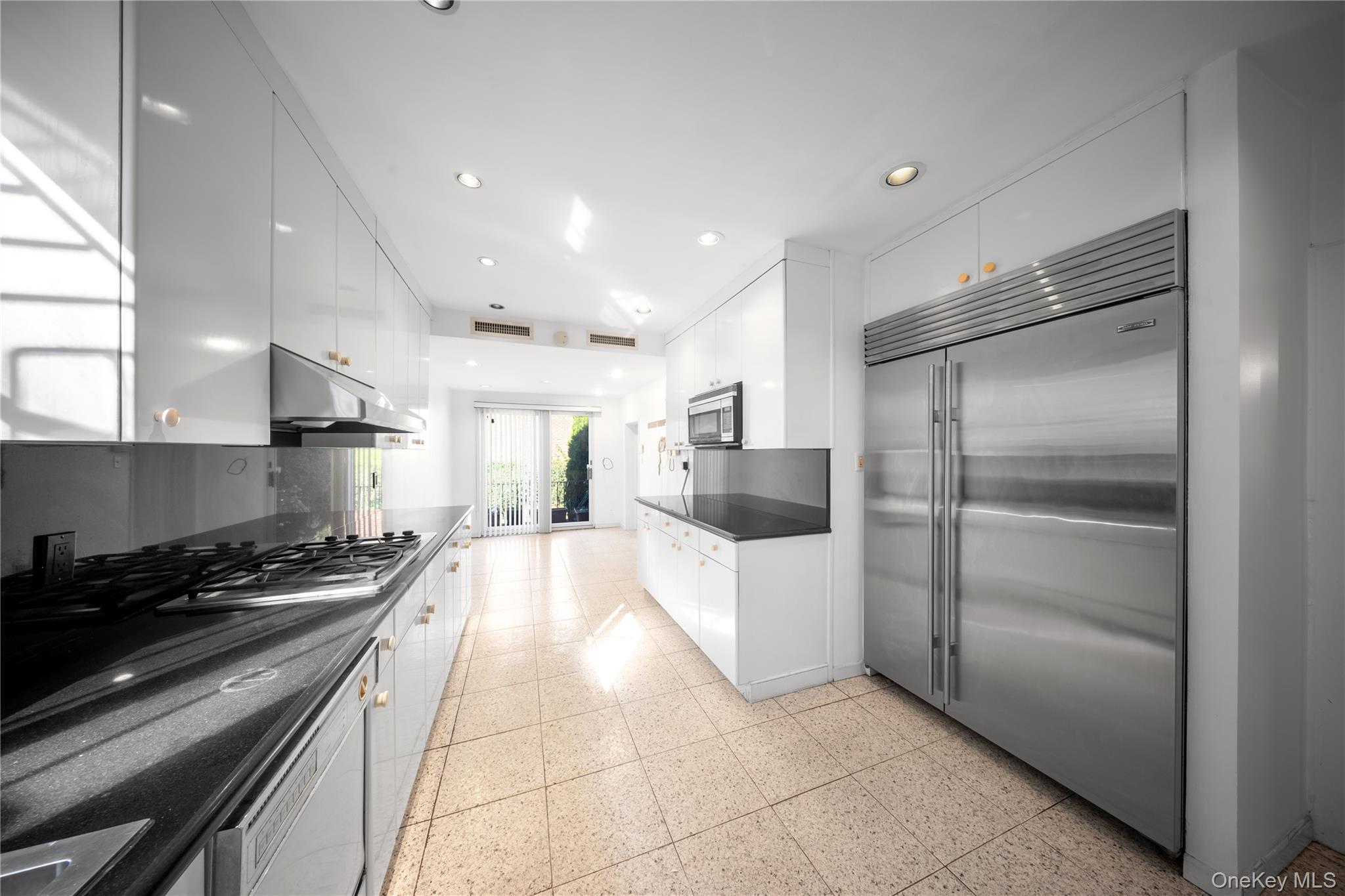 Single Family Dartmouth Queens, NY 11375, MLS-928517-14