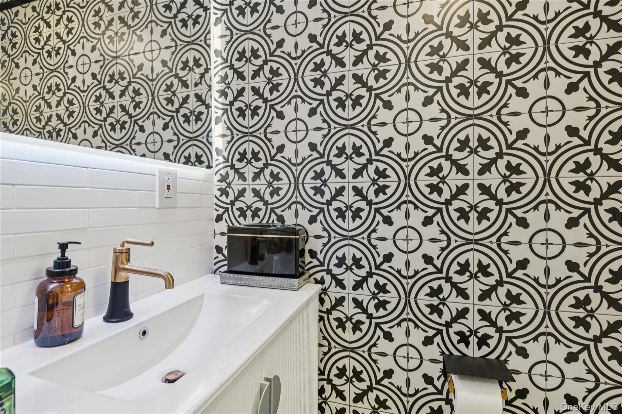 Single Family Valley  Nassau County, NY 11581, MLS-928529-11