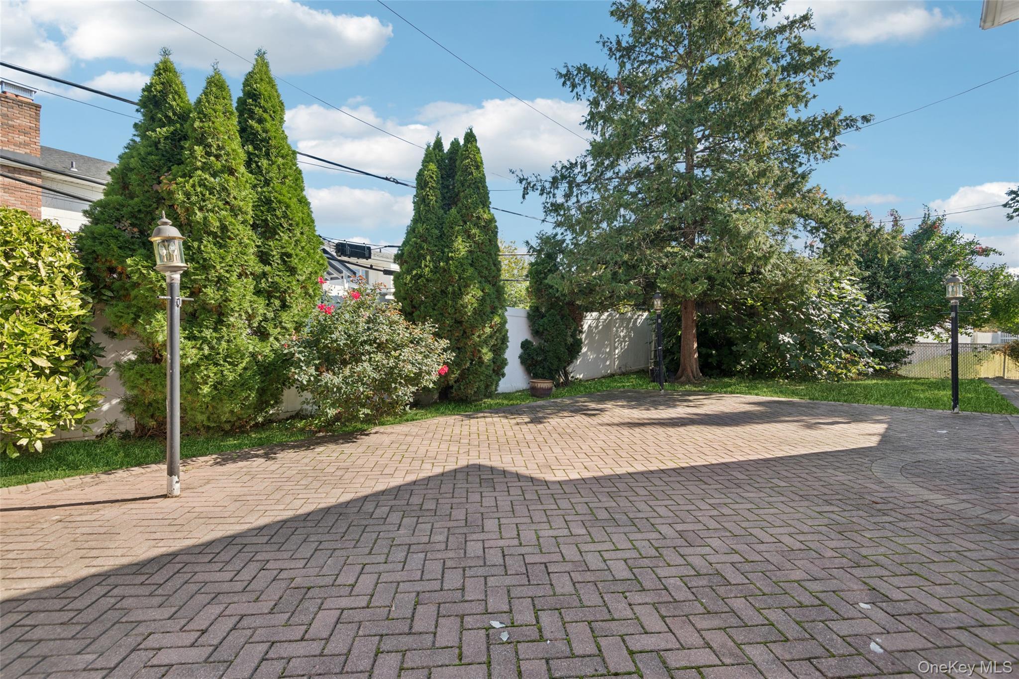 Single Family Valley  Nassau County, NY 11581, MLS-928529-27