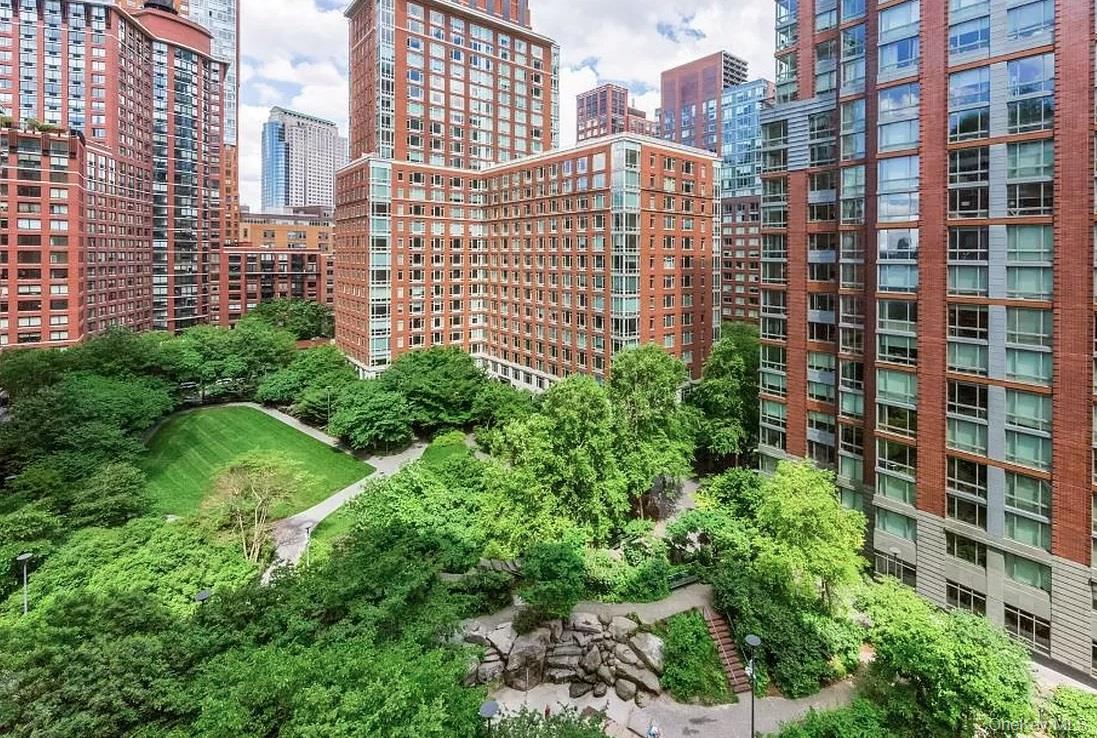 Apartment River Manhattan, NY 10282, MLS-928532-11