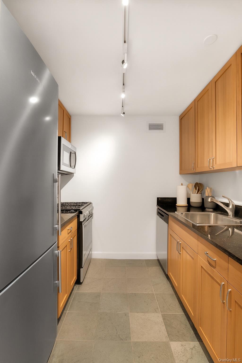 Apartment River Manhattan, NY 10282, MLS-928532-7