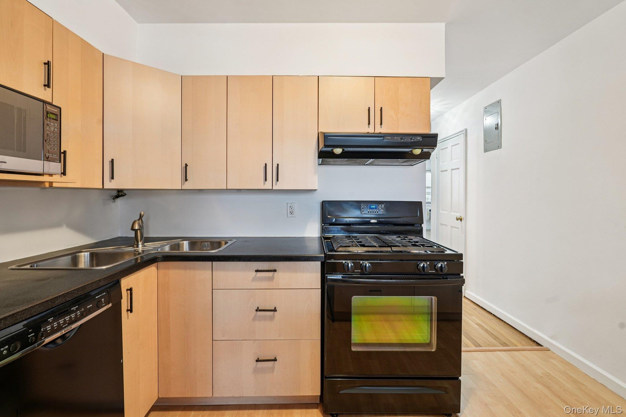 Coop Maple  Westchester County, NY 10706, MLS-928564-11