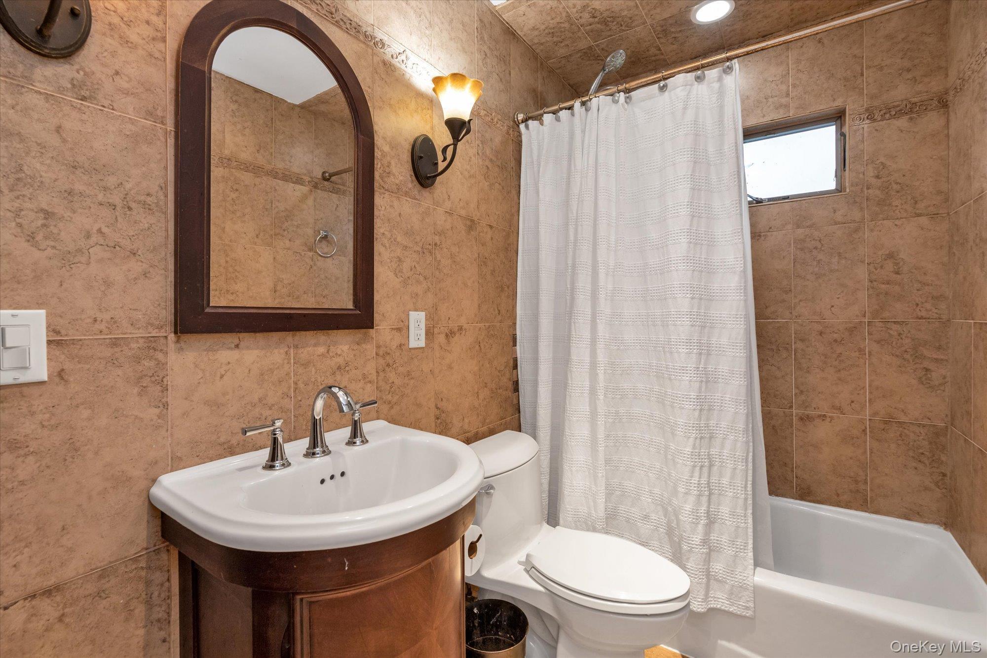 Single Family Cheshire Nassau County, NY 11096, MLS-928601-13