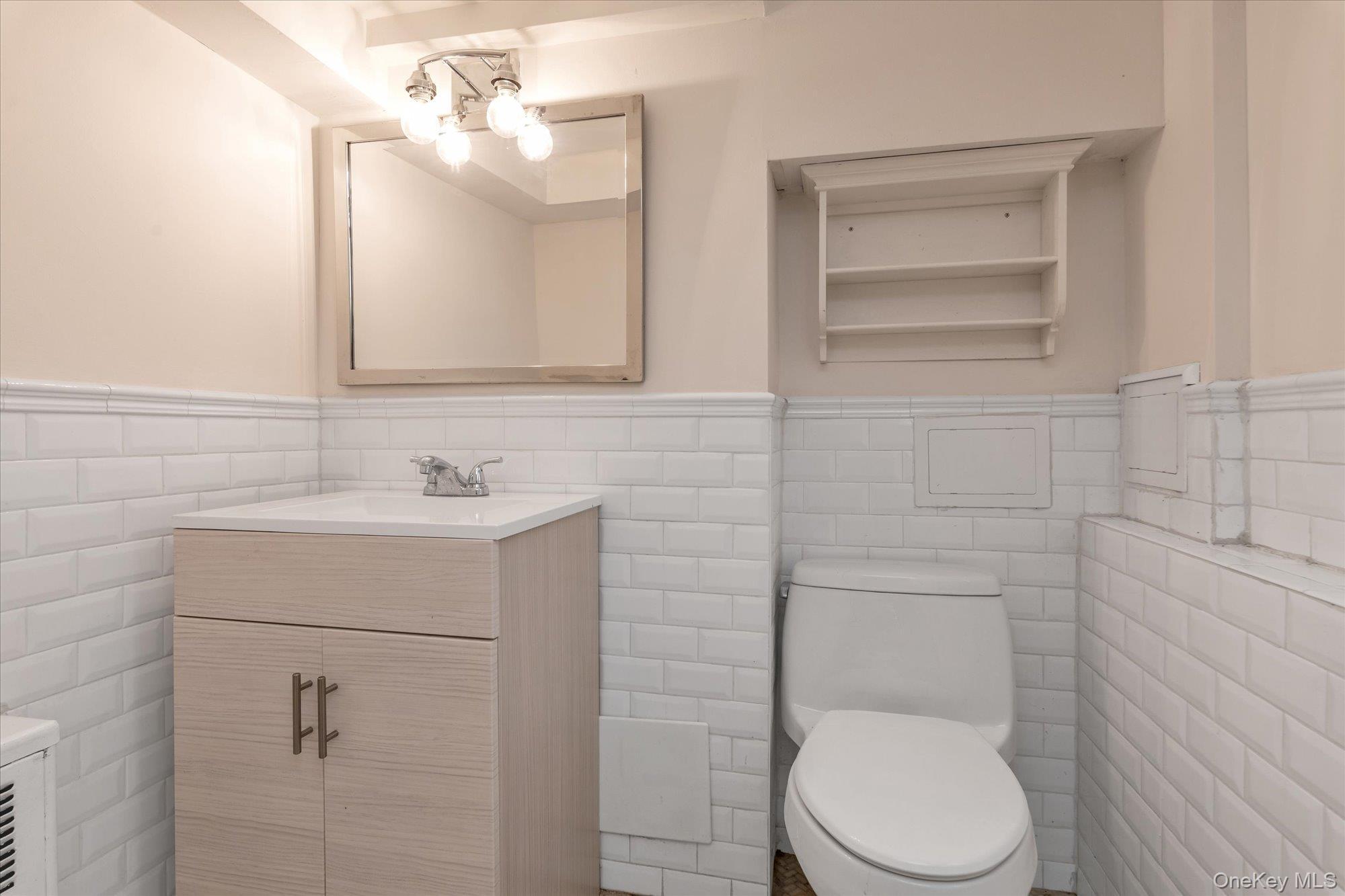 Single Family Cheshire Nassau County, NY 11096, MLS-928601-16