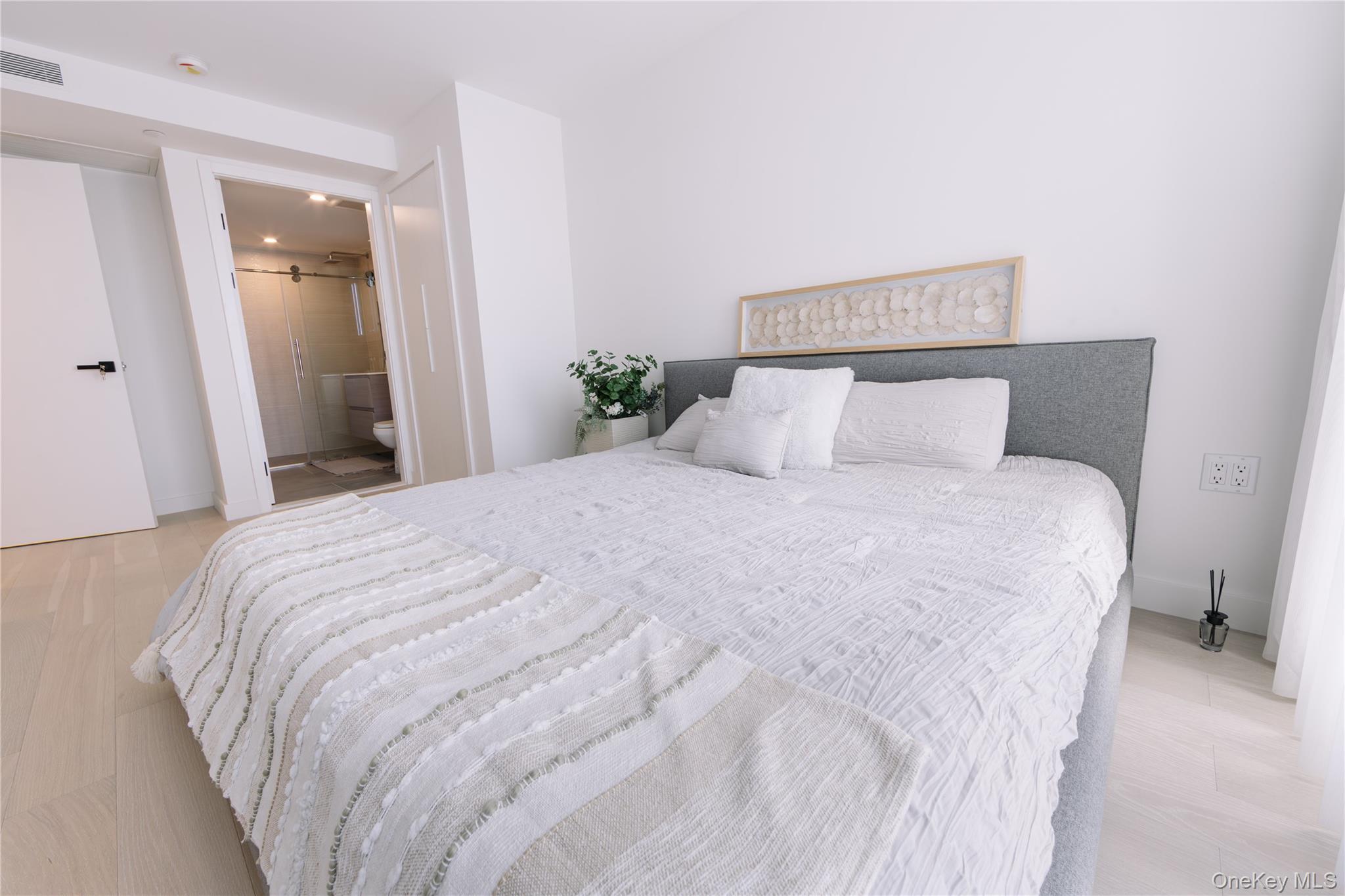 Condo Northern Blvd  Queens, NY 11354, MLS-928646-5