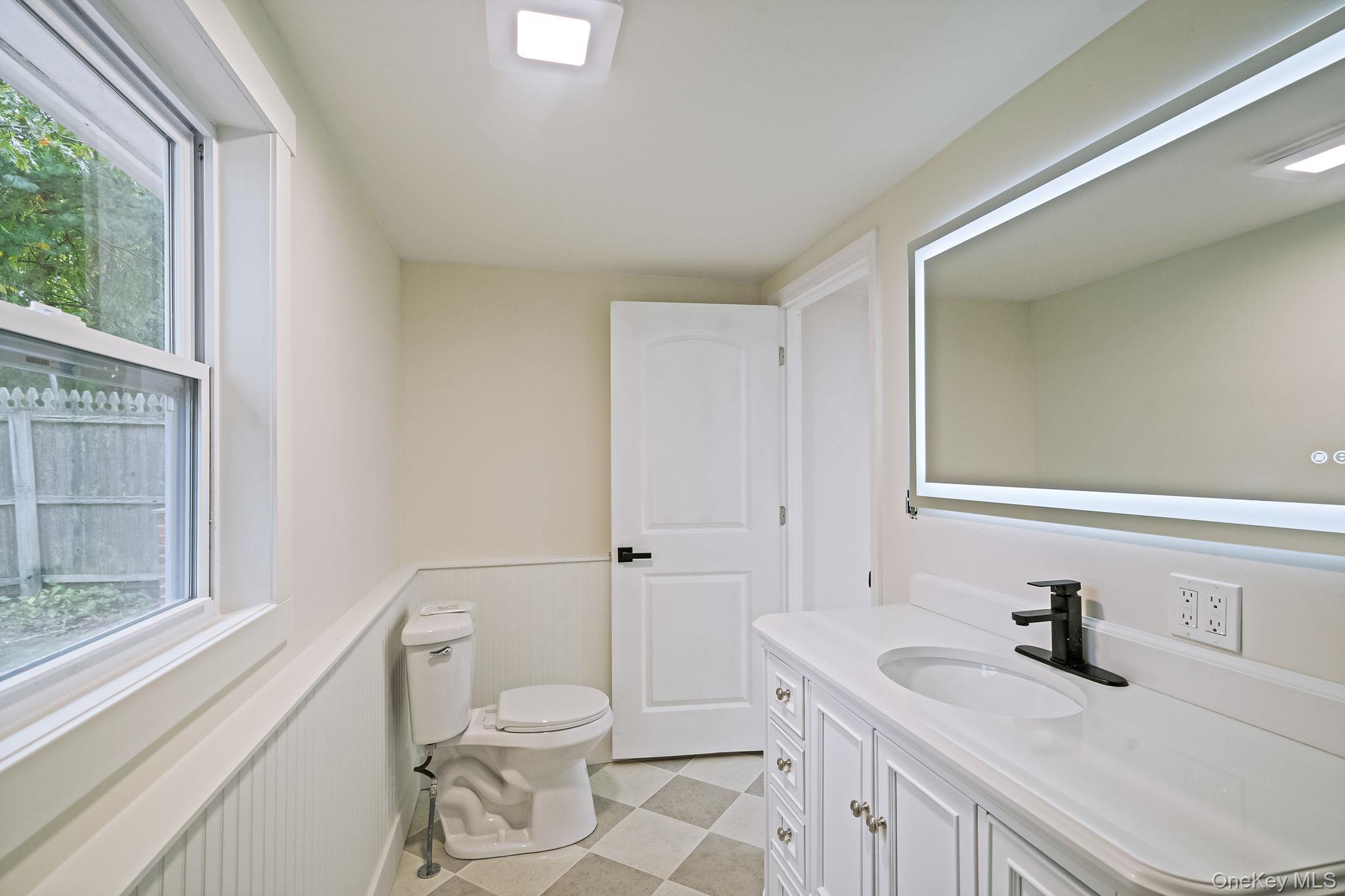 Single Family Woodlawn Suffolk County, NY 11780, MLS-928655-23